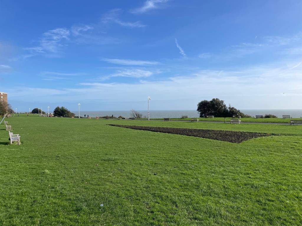 Lot: 44 - TWO-BEDROOM APARTMENT WITH SEA VIEWS - General view of The Leas
